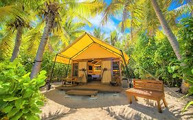 Barefoot Manta Island Resort